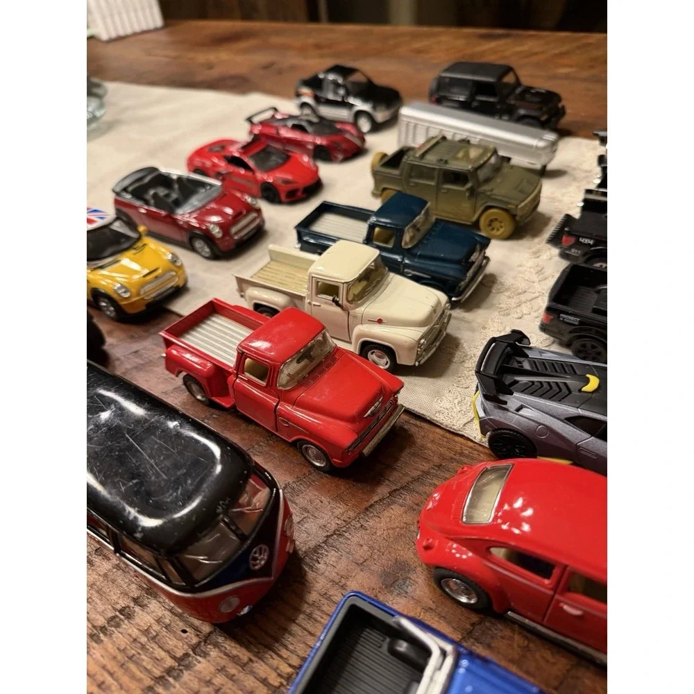Lot Of 21 Kinsmart 1:46 1:40 1:38 1:36 1:34 1:28 Scale Diecast Car Loose. As Is